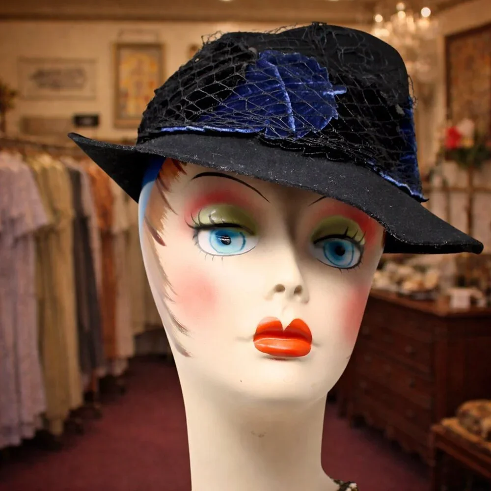Vintage 1940s Hat Black Shaped Wide Brim w Velvet Appliques Net Veil - Hey Viv - Picture 4 of 9